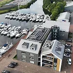 Luxe 4 Persoons Appartement In Residence Marina Kamperland 2C